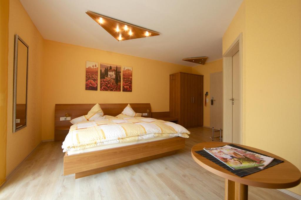 Kleines Landhaus Wendel Hotel Kapellen-Drusweiler Esterno foto