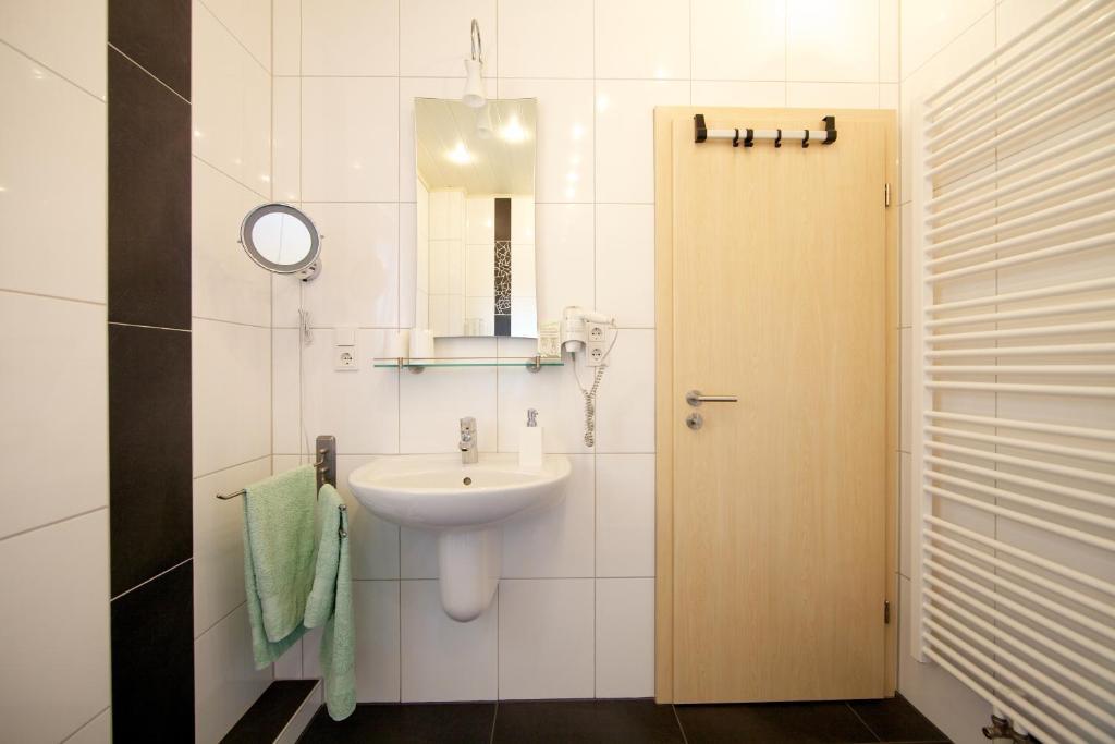 Kleines Landhaus Wendel Hotel Kapellen-Drusweiler Esterno foto